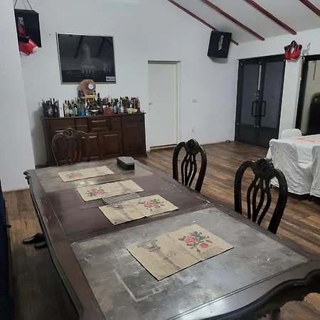 Sumski Dvor Gracanica Holiday home *